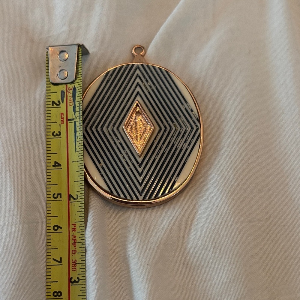 Black and Gold Diamond Design Pendant - Picture 4 of 5